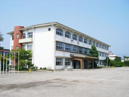 周辺環境　三島市立中郷小学校 680m