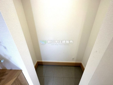 rO@-