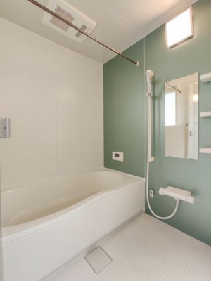 浴室　1日の疲れを癒すバスルームは、心地よいリラックスを叶える清潔感溢れる美しい空間です。