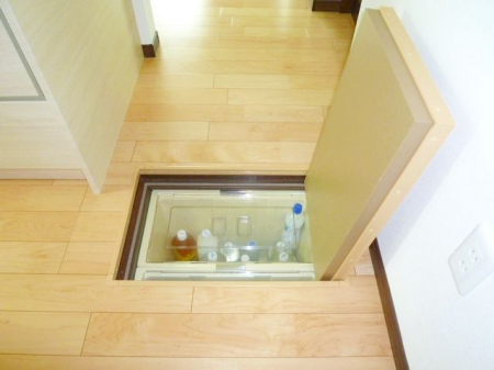 収納　キッチンに便利な床下収納があります。(5個)