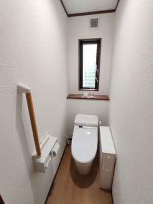 トイレ　プライベート空間として機能や内装にこだわった、優しい雰囲気のトイレはリラックス空間へ。