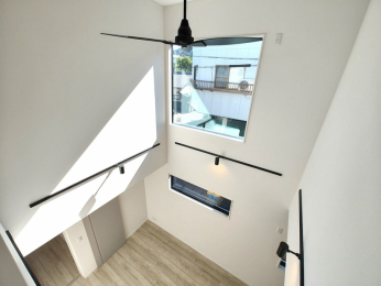 oRj[@-