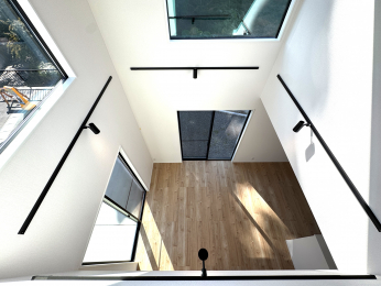 ���r���O�@���r���O����