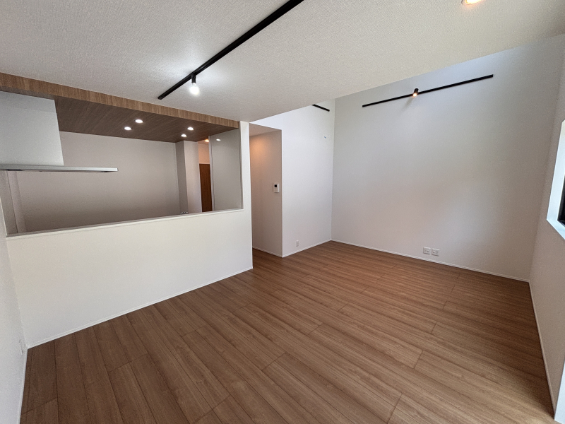 �É������Îs���ŘH������1527-12�A1527-16�̐V�z��ˌ��Ẵ��r���O