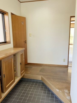 ���ց@����