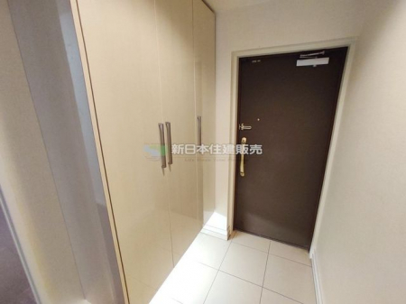 ���ց@����