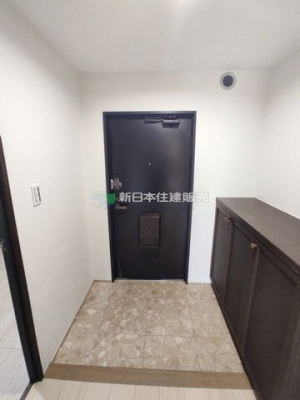 ���ց@����