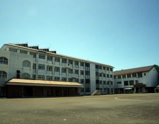 ���ӊ��@���Îs����{���w�Z 300m