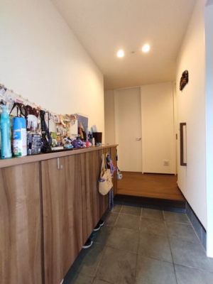 ���ց@����