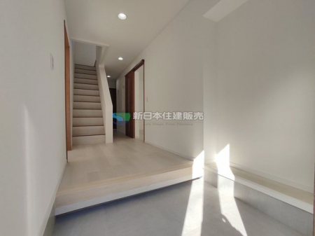 ���ց@����