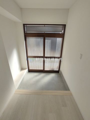 ���ց@����