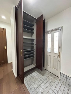 ���ց@����