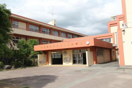 ���ӊ��@�ɓ��̍��s���B�R�쏬�w�Z 450m