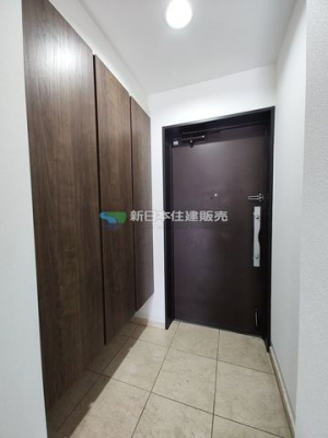 ���ց@����