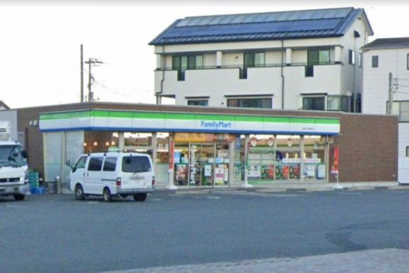 ���ӊ��@�t�@�~���[�}�[�g���É��͌����X 370m