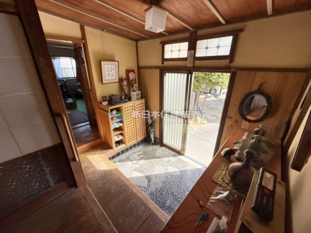 ���ց@����