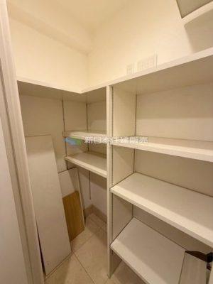 ���[�@�V���[�Y�C���N���[�[�b�g