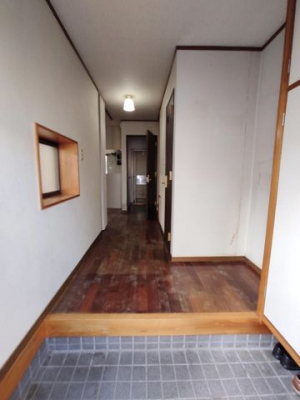 ���ց@����