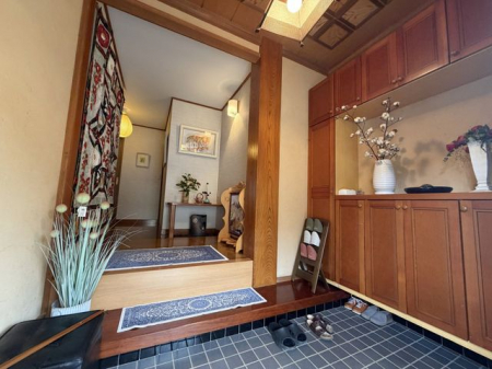 ���ց@����