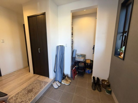 ���ց@����