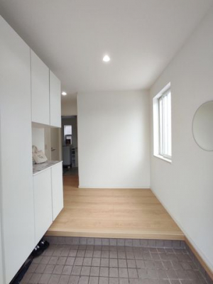 ���ց@����