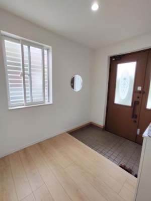 ���ց@����