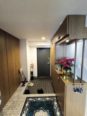 ���ց@����