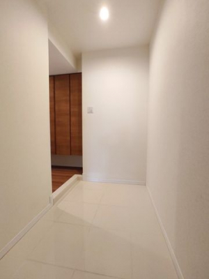 ���ց@����