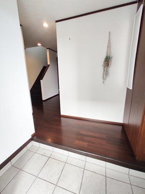 ���ց@����