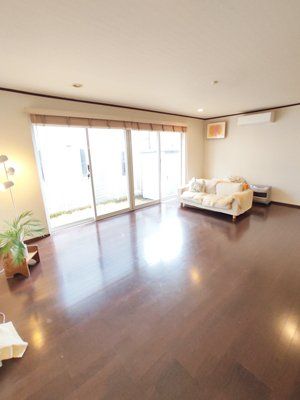 ���r���O�@��J�����̂���@25���̃��r���O�_�C�j���O