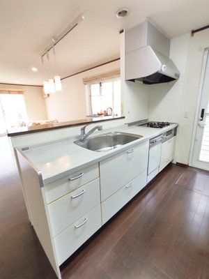 �L�b�`���@�Ζʎ��̃V�X�e���L�b�`��