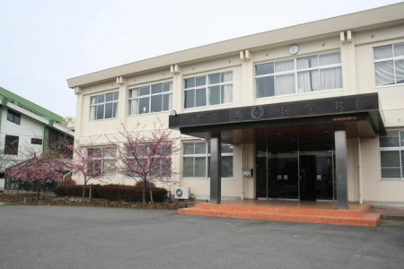 ���ӊ��@�ɓ��̍��s���B�R���w�Z �k��5���B 400m