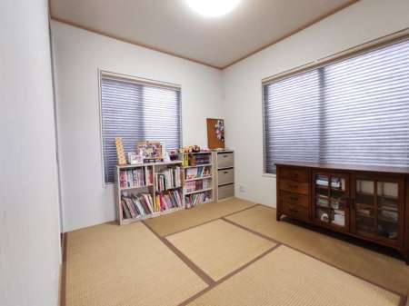 ���ց@���]