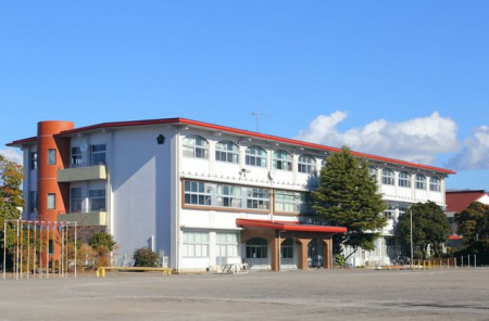 ���ӊ��@�O���s���������w�Z �k��4���B 300m