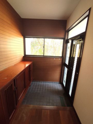 ���ց@����