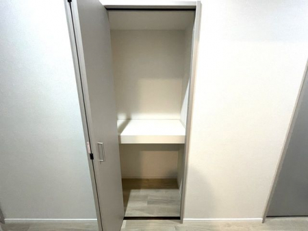 ���ց@���[