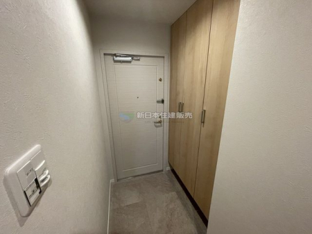 ���ց@����