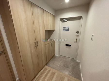 ���ց@����