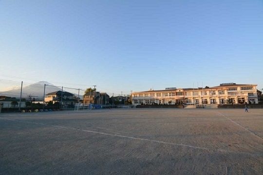 �É�����a��s���R �̓y�n�̎��ӊ�