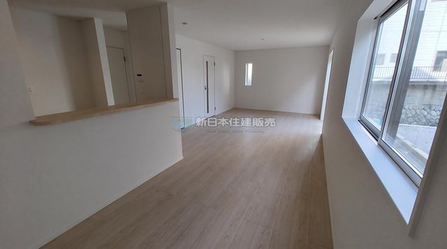�É������Îs���F�� �̐V�z��ˌ��Ẵ��r���O